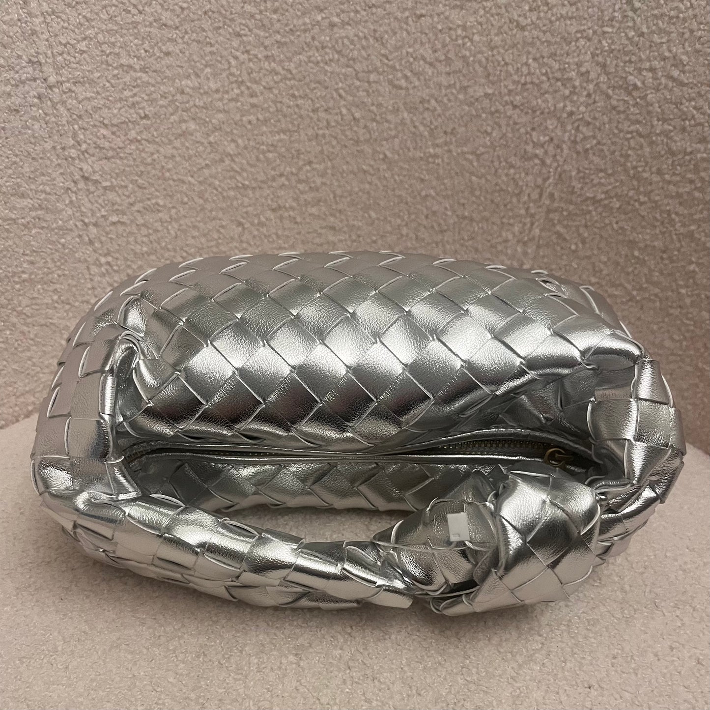 METALLIC KNOT BAG SILVER